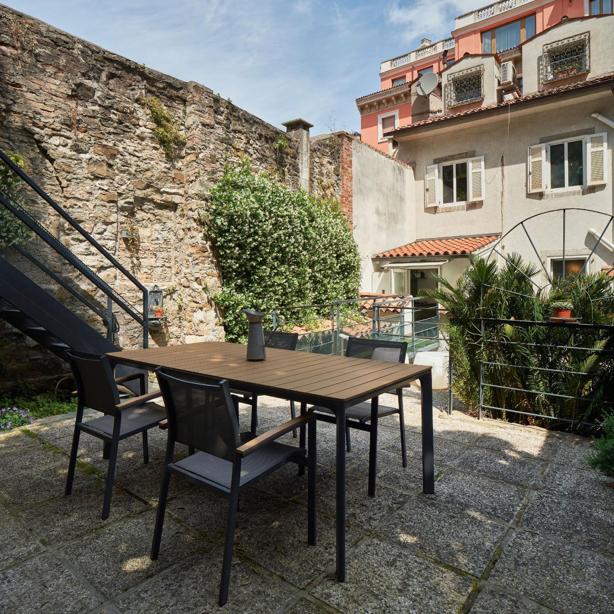Giardino Segreto, In Centro Apartment Trieste Luaran gambar